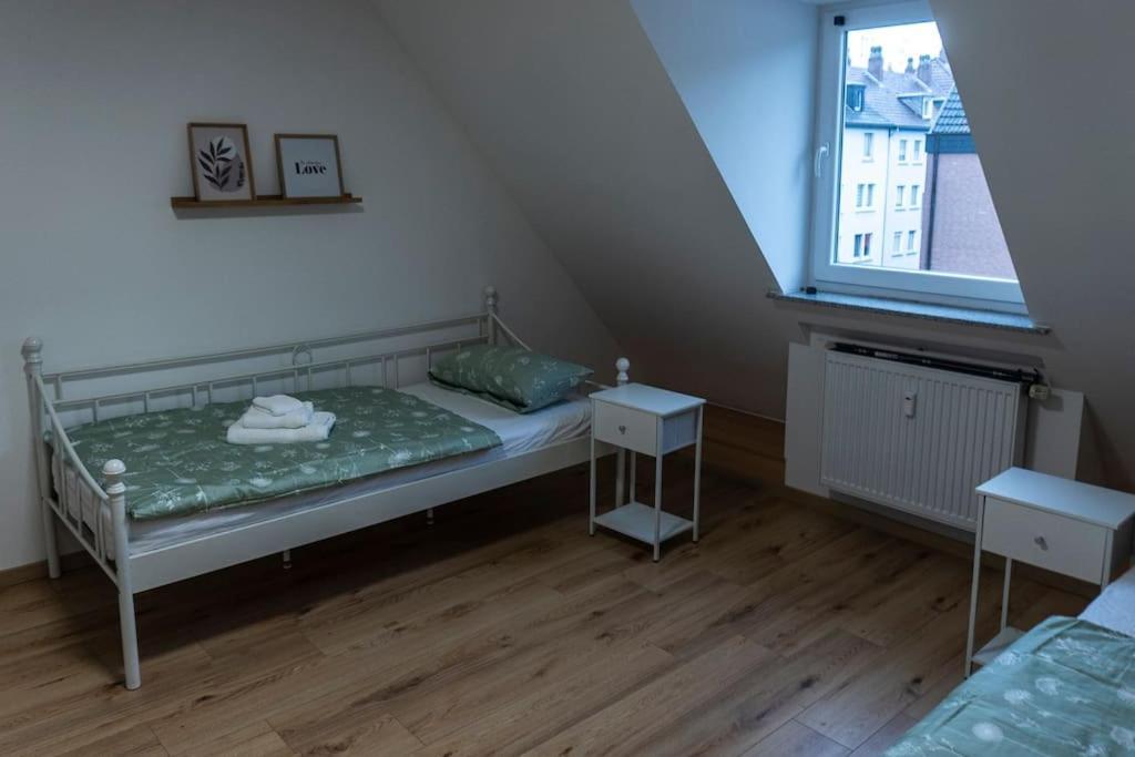 Moderne Ferienwohnung In Gelsenkirchen-Schalke Fuer 1 Bis 7 Personen Mit Terrasse, Ideal Fuer Gruppen & Stadionbesuche Exterior foto